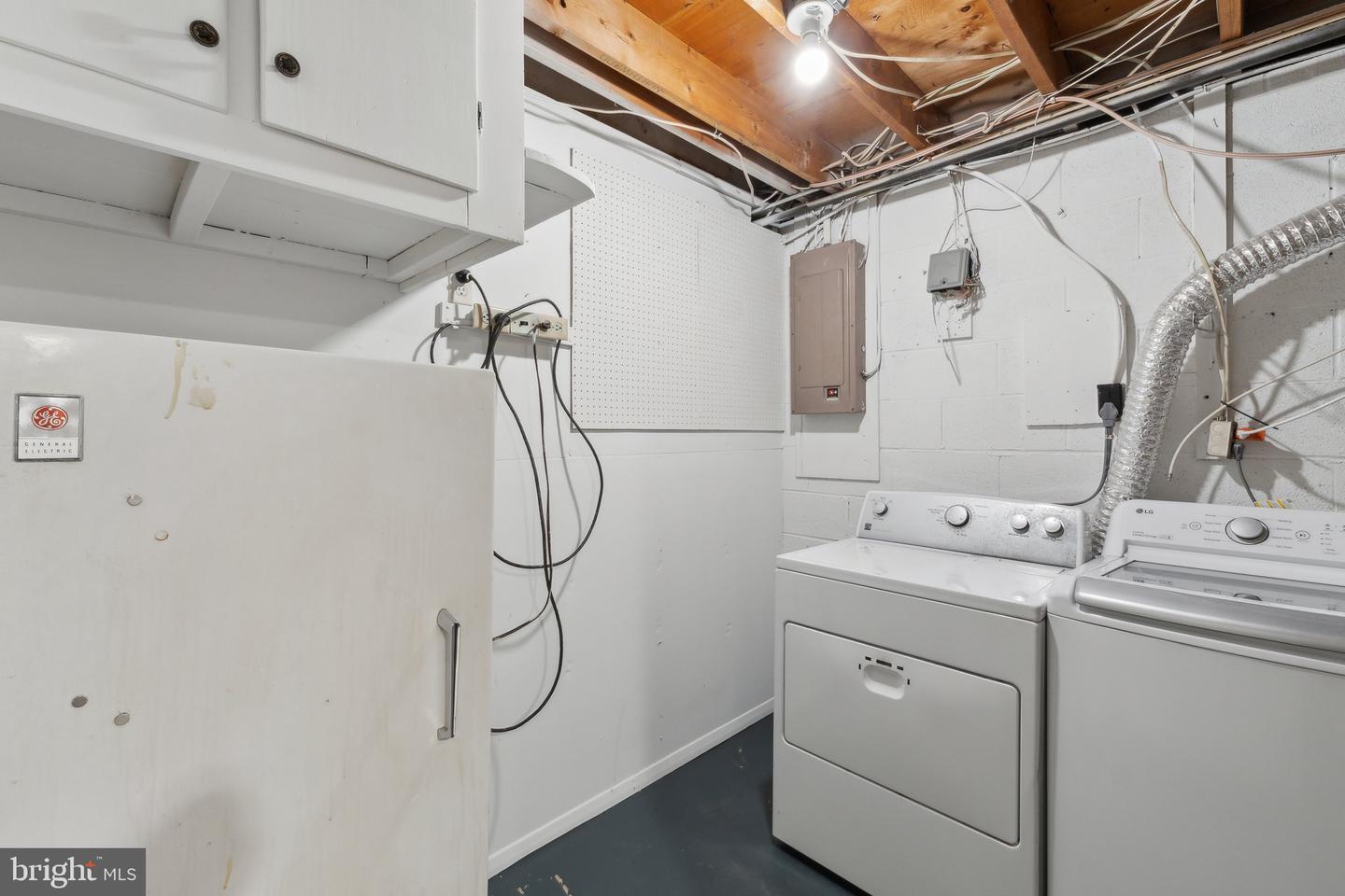 8626 KERRY LN, SPRINGFIELD, Virginia 22152, 4 Bedrooms Bedrooms, ,2 BathroomsBathrooms,Residential,For sale,8626 KERRY LN,VAFX2235688 MLS # VAFX2235688