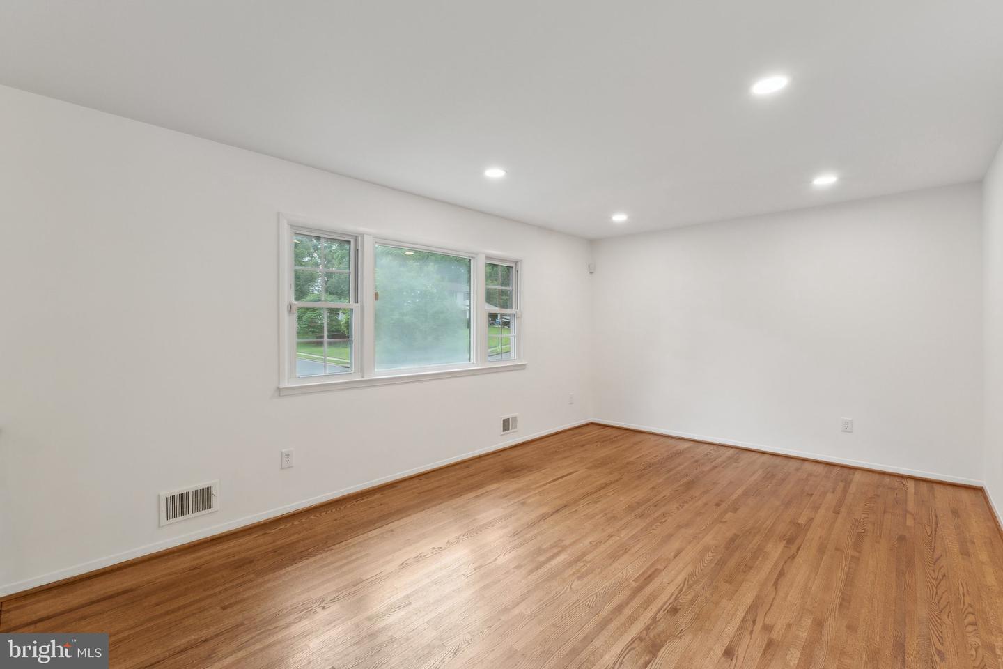 8626 KERRY LN, SPRINGFIELD, Virginia 22152, 4 Bedrooms Bedrooms, ,2 BathroomsBathrooms,Residential,For sale,8626 KERRY LN,VAFX2235688 MLS # VAFX2235688