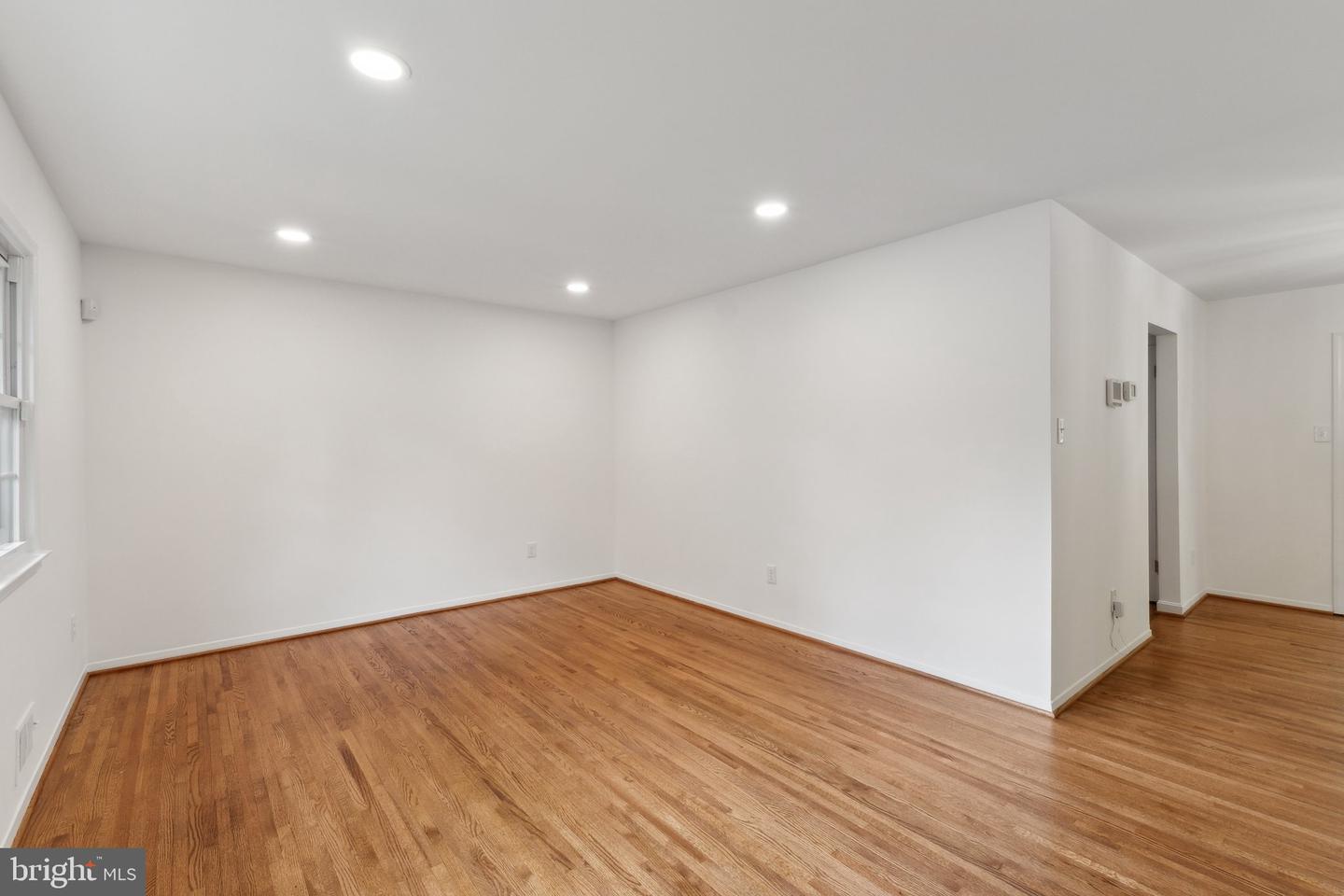 8626 KERRY LN, SPRINGFIELD, Virginia 22152, 4 Bedrooms Bedrooms, ,2 BathroomsBathrooms,Residential,For sale,8626 KERRY LN,VAFX2235688 MLS # VAFX2235688