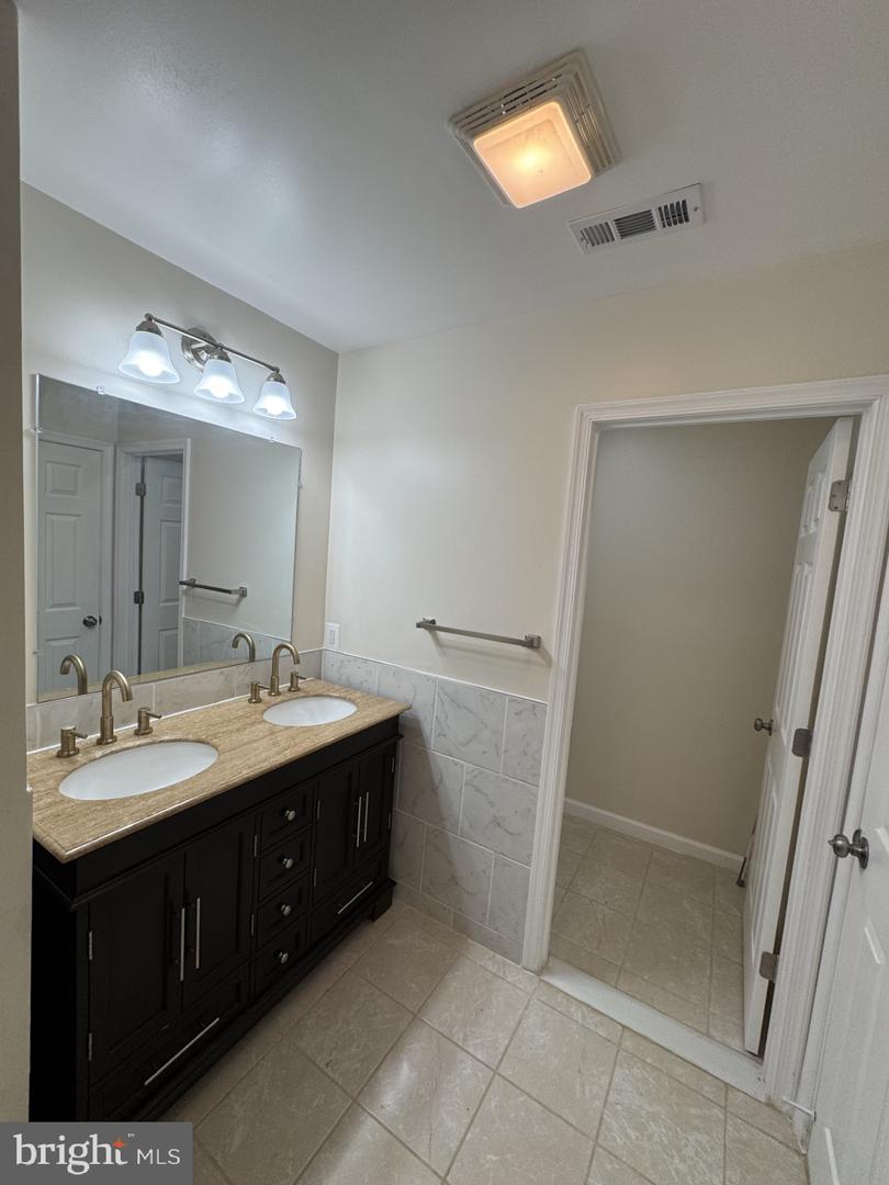 5414 D ST SE, WASHINGTON, District Of Columbia 20019, 6 Bedrooms Bedrooms, ,5 BathroomsBathrooms,Residential,For sale,5414 D ST SE,DCDC2196934 MLS # DCDC2196934