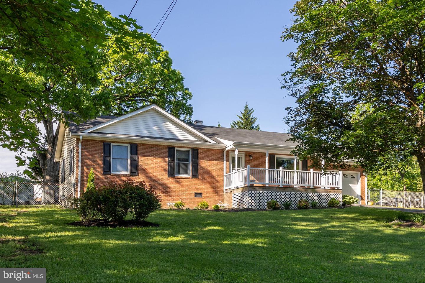 200 DOGWOOD RD, WINCHESTER, Virginia 22602, 3 Bedrooms Bedrooms, ,1 BathroomBathrooms,Residential,For sale,200 DOGWOOD RD,VAFV2033618 MLS # VAFV2033618