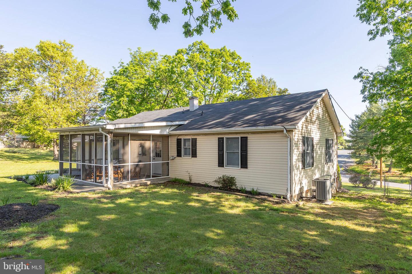 200 DOGWOOD RD, WINCHESTER, Virginia 22602, 3 Bedrooms Bedrooms, ,1 BathroomBathrooms,Residential,For sale,200 DOGWOOD RD,VAFV2033618 MLS # VAFV2033618