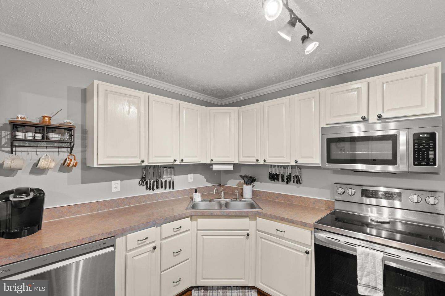 200 DOGWOOD RD, WINCHESTER, Virginia 22602, 3 Bedrooms Bedrooms, ,1 BathroomBathrooms,Residential,For sale,200 DOGWOOD RD,VAFV2033618 MLS # VAFV2033618