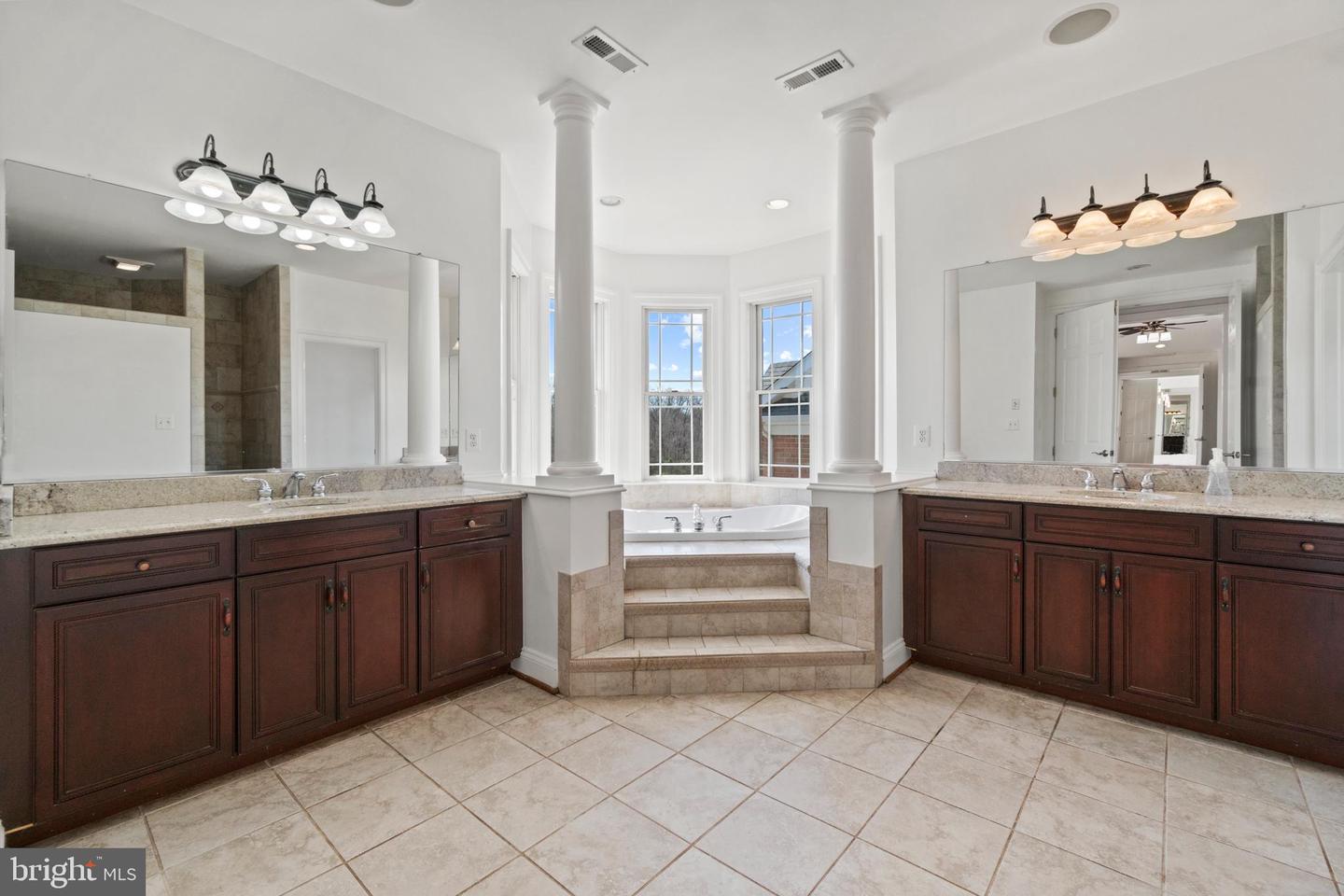10150 HEDRICK FARM LN, MIDLAND, Virginia 22728, 7 Bedrooms Bedrooms, ,6 BathroomsBathrooms,Residential,For sale,10150 HEDRICK FARM LN,VAFQ2016418 MLS # VAFQ2016418