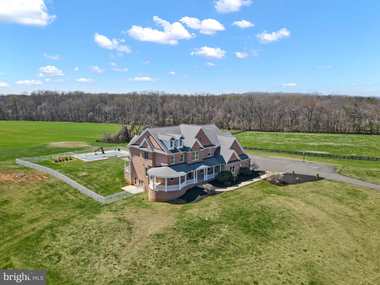 10150 HEDRICK FARM LN, MIDLAND, Virginia 22728, 7 Bedrooms Bedrooms, ,6 BathroomsBathrooms,Residential,For sale,10150 HEDRICK FARM LN,VAFQ2016418 MLS # VAFQ2016418
