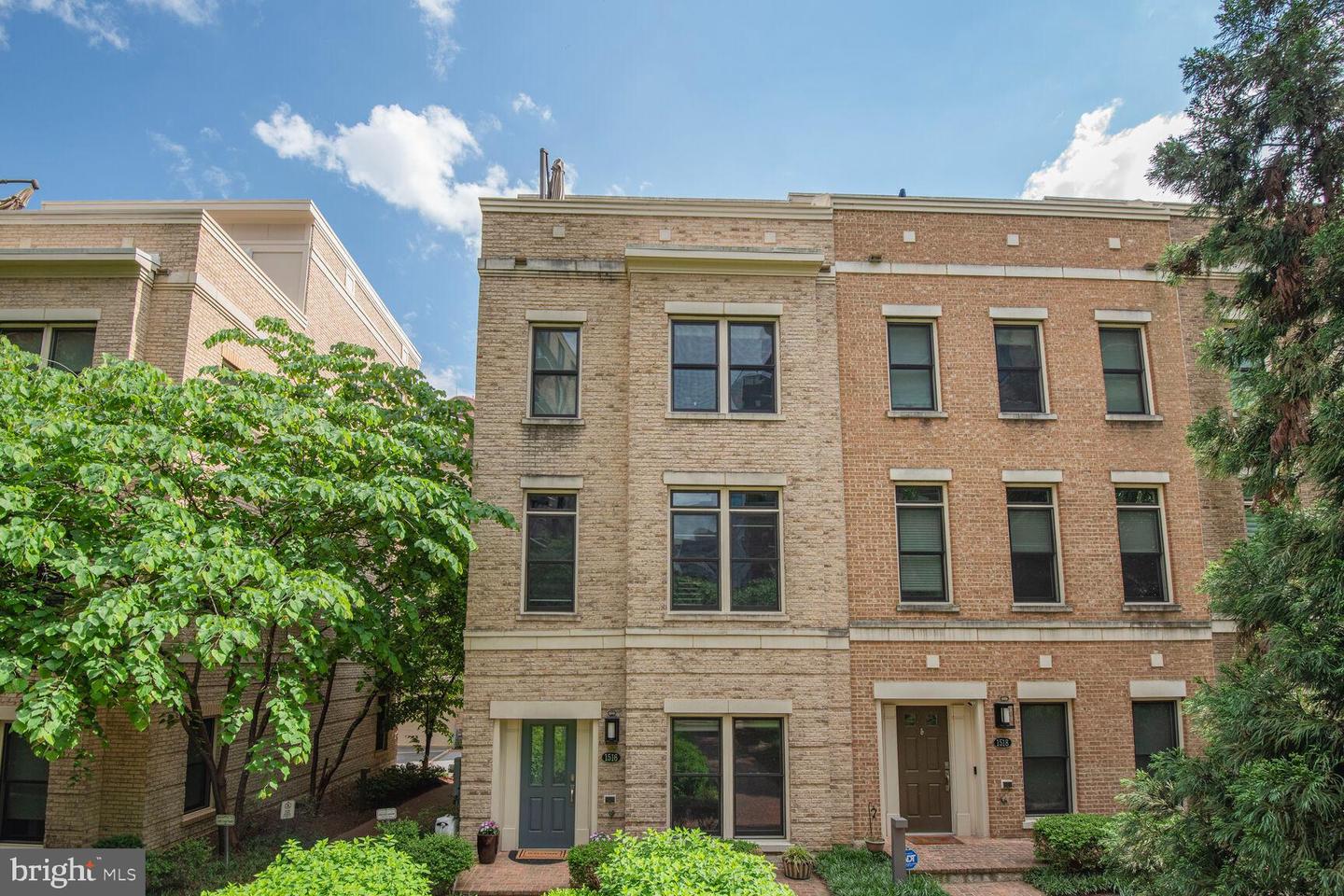 1516 16TH CT N, ARLINGTON, Virginia 22209, 3 Bedrooms Bedrooms, ,3 BathroomsBathrooms,Residential,For sale,1516 16TH CT N,VAAR2056974 MLS # VAAR2056974