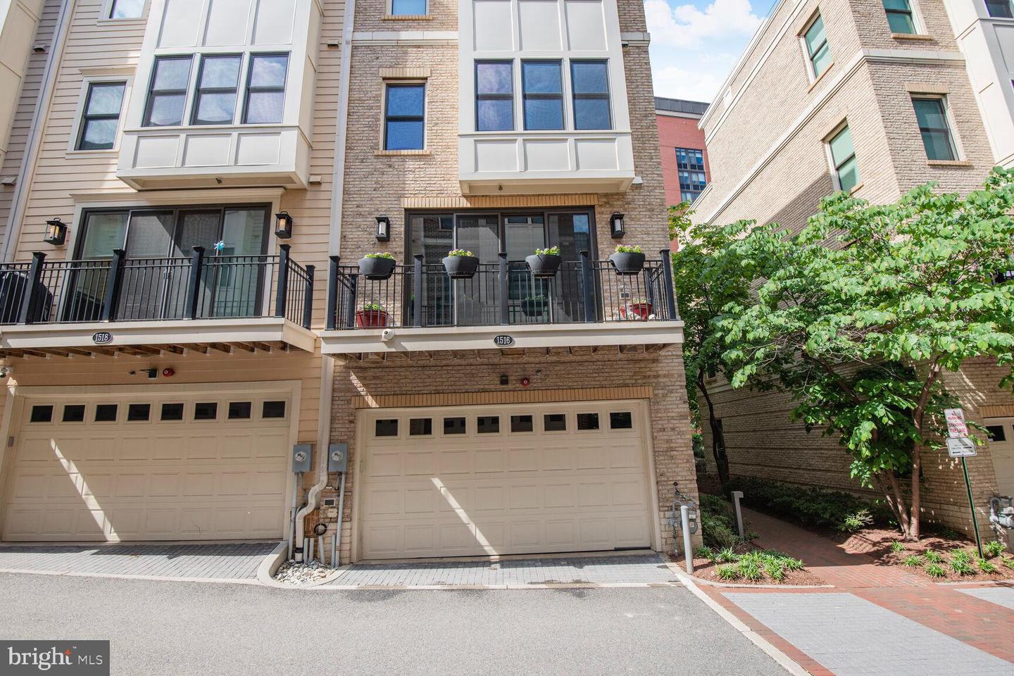 1516 16TH CT N, ARLINGTON, Virginia 22209, 3 Bedrooms Bedrooms, ,3 BathroomsBathrooms,Residential,For sale,1516 16TH CT N,VAAR2056974 MLS # VAAR2056974