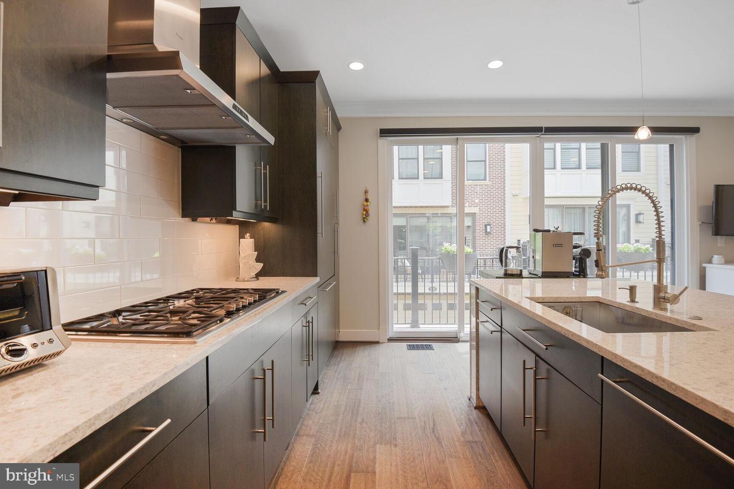 1516 16TH CT N, ARLINGTON, Virginia 22209, 3 Bedrooms Bedrooms, ,3 BathroomsBathrooms,Residential,For sale,1516 16TH CT N,VAAR2056974 MLS # VAAR2056974