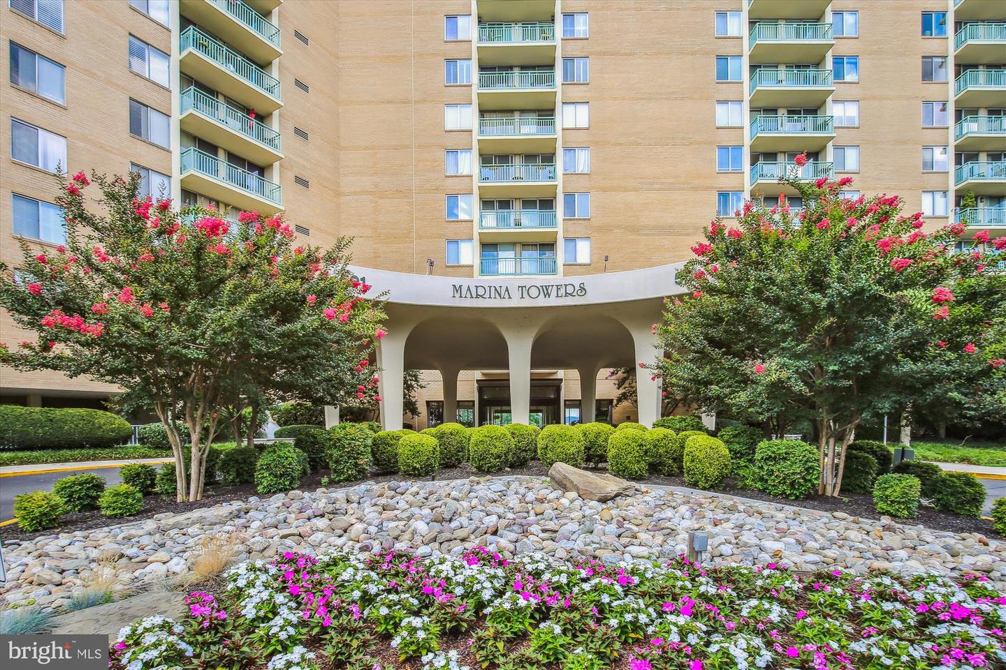 501 SLATERS LN #316, ALEXANDRIA, Virginia 22314, 1 Bedroom Bedrooms, ,1 BathroomBathrooms,Residential,For sale,501 SLATERS LN #316,VAAX2045176 MLS # VAAX2045176
