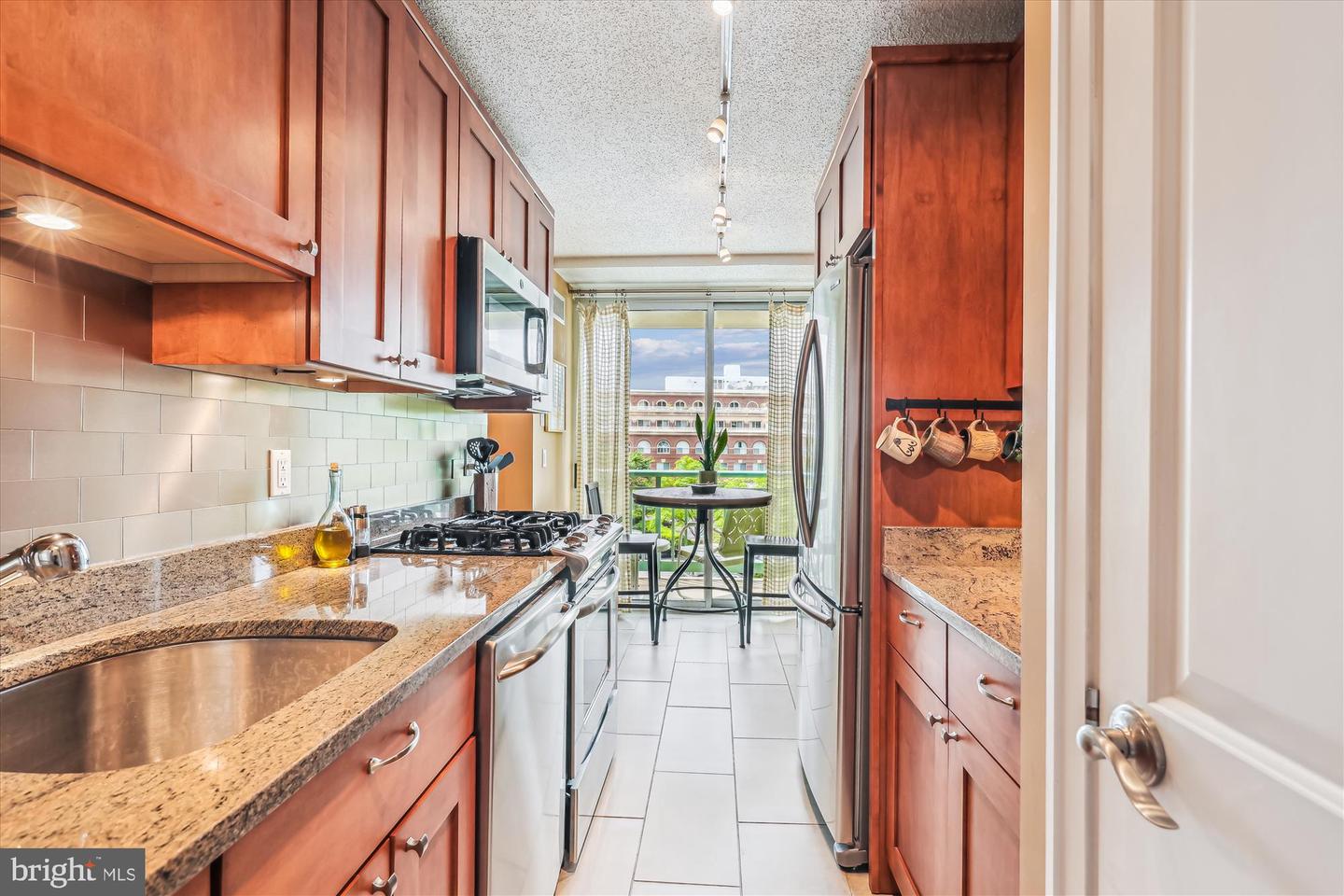 501 SLATERS LN #316, ALEXANDRIA, Virginia 22314, 1 Bedroom Bedrooms, ,1 BathroomBathrooms,Residential,For sale,501 SLATERS LN #316,VAAX2045176 MLS # VAAX2045176