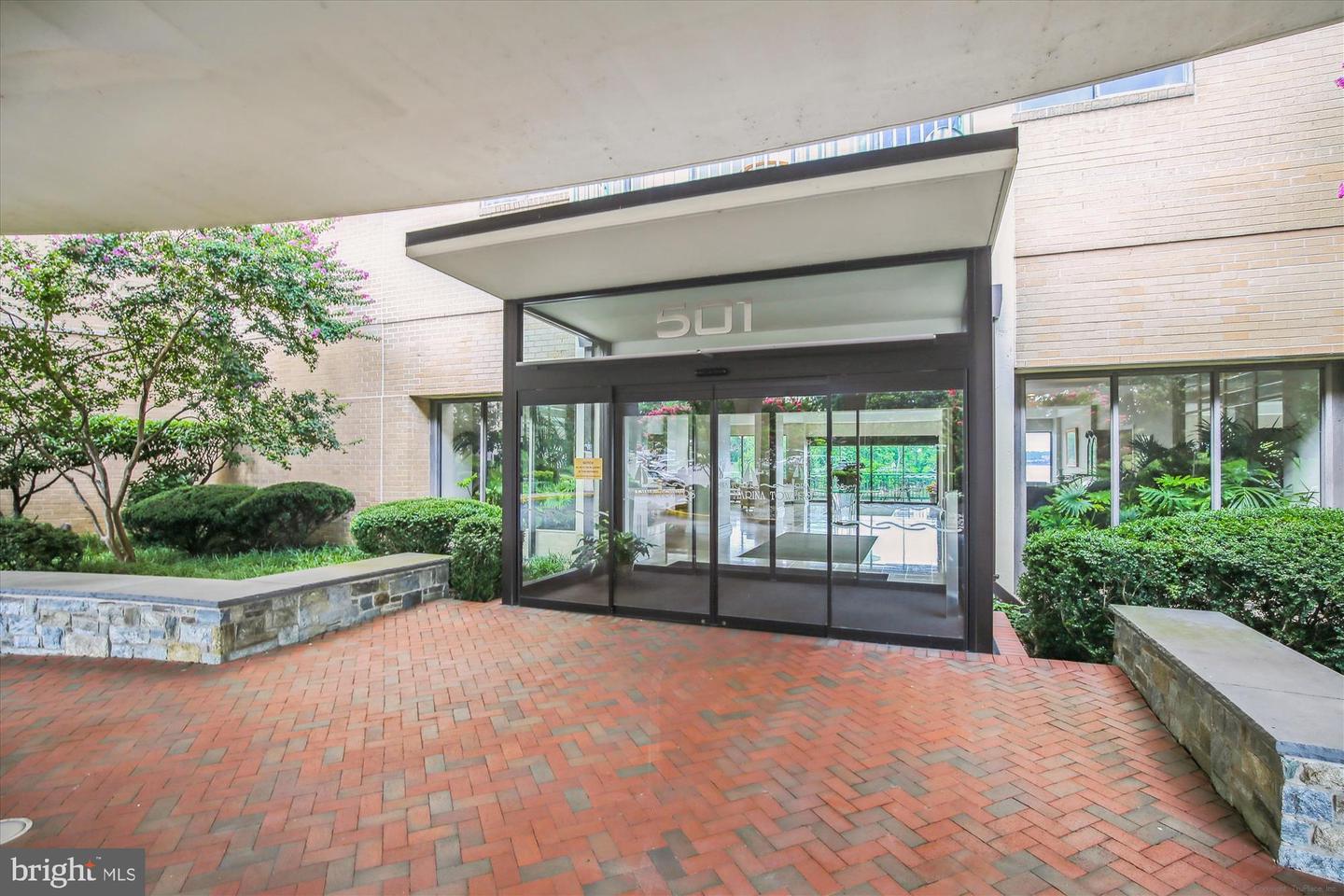501 SLATERS LN #316, ALEXANDRIA, Virginia 22314, 1 Bedroom Bedrooms, ,1 BathroomBathrooms,Residential,For sale,501 SLATERS LN #316,VAAX2045176 MLS # VAAX2045176