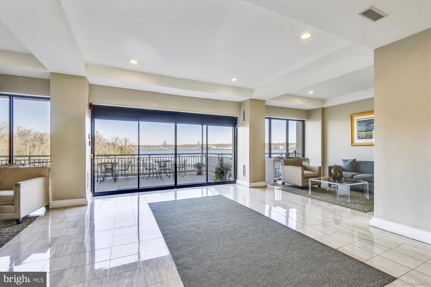 501 SLATERS LN #316, ALEXANDRIA, Virginia 22314, 1 Bedroom Bedrooms, ,1 BathroomBathrooms,Residential,For sale,501 SLATERS LN #316,VAAX2045176 MLS # VAAX2045176