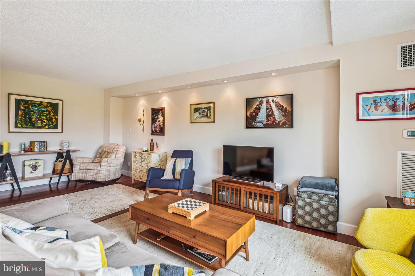 501 SLATERS LN #316, ALEXANDRIA, Virginia 22314, 1 Bedroom Bedrooms, ,1 BathroomBathrooms,Residential,For sale,501 SLATERS LN #316,VAAX2045176 MLS # VAAX2045176