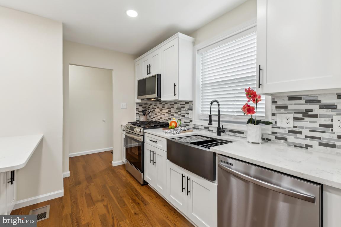 210 TENNESSEE AVE, ALEXANDRIA, Virginia 22305, 3 Bedrooms Bedrooms, ,2 BathroomsBathrooms,Residential,For sale,210 TENNESSEE AVE,VAAX2045256 MLS # VAAX2045256