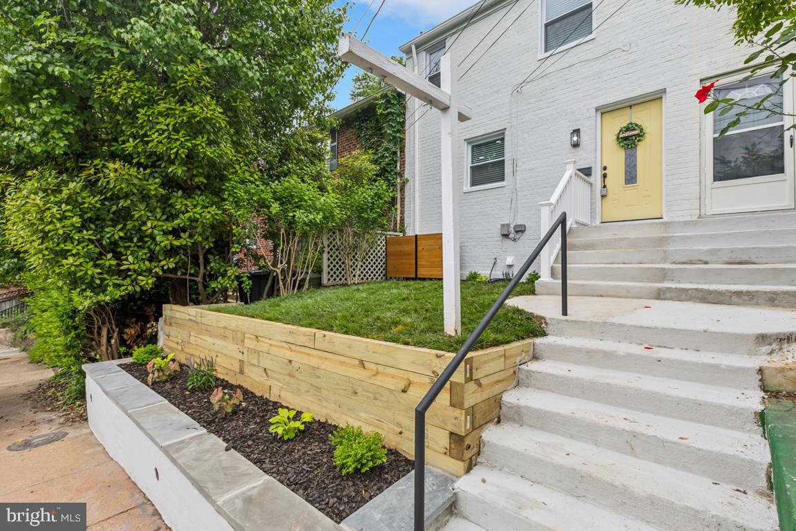 210 TENNESSEE AVE, ALEXANDRIA, Virginia 22305, 3 Bedrooms Bedrooms, ,2 BathroomsBathrooms,Residential,For sale,210 TENNESSEE AVE,VAAX2045256 MLS # VAAX2045256
