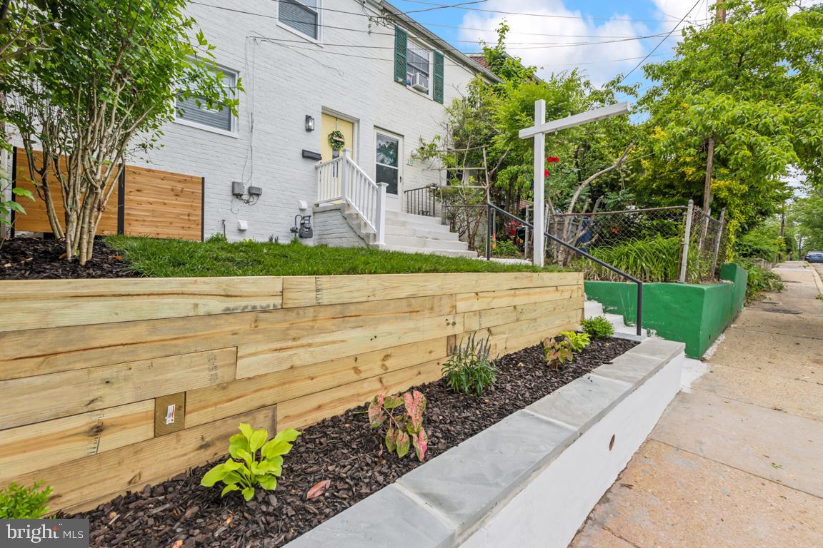 210 TENNESSEE AVE, ALEXANDRIA, Virginia 22305, 3 Bedrooms Bedrooms, ,2 BathroomsBathrooms,Residential,For sale,210 TENNESSEE AVE,VAAX2045256 MLS # VAAX2045256
