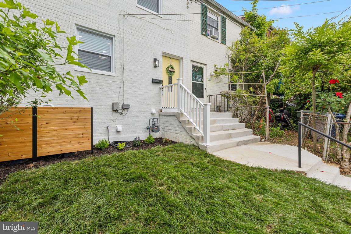210 TENNESSEE AVE, ALEXANDRIA, Virginia 22305, 3 Bedrooms Bedrooms, ,2 BathroomsBathrooms,Residential,For sale,210 TENNESSEE AVE,VAAX2045256 MLS # VAAX2045256