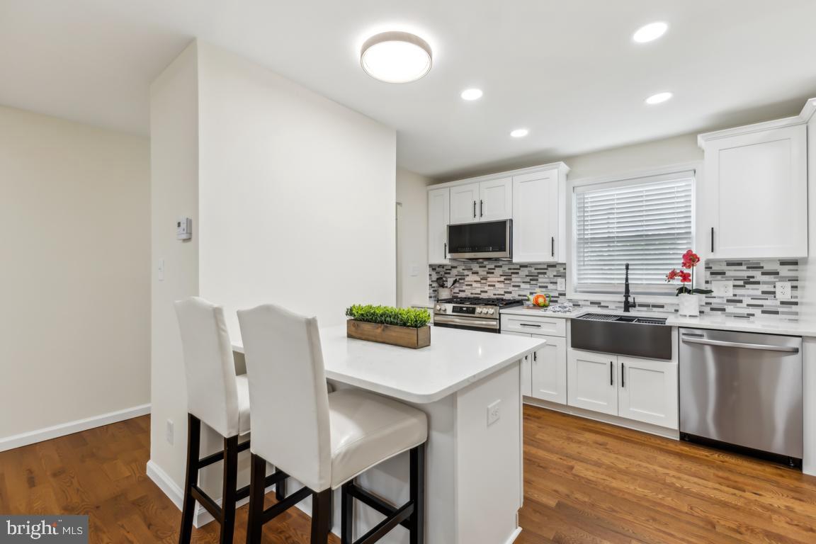 210 TENNESSEE AVE, ALEXANDRIA, Virginia 22305, 3 Bedrooms Bedrooms, ,2 BathroomsBathrooms,Residential,For sale,210 TENNESSEE AVE,VAAX2045256 MLS # VAAX2045256