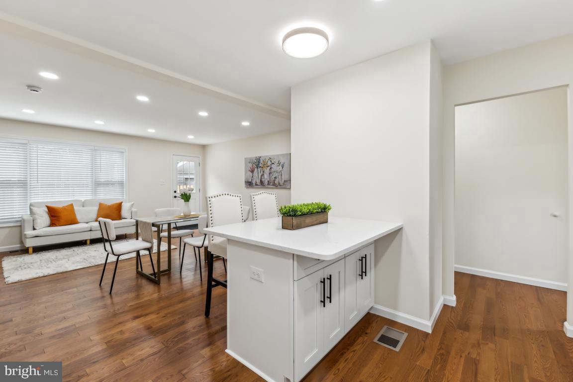 210 TENNESSEE AVE, ALEXANDRIA, Virginia 22305, 3 Bedrooms Bedrooms, ,2 BathroomsBathrooms,Residential,For sale,210 TENNESSEE AVE,VAAX2045256 MLS # VAAX2045256