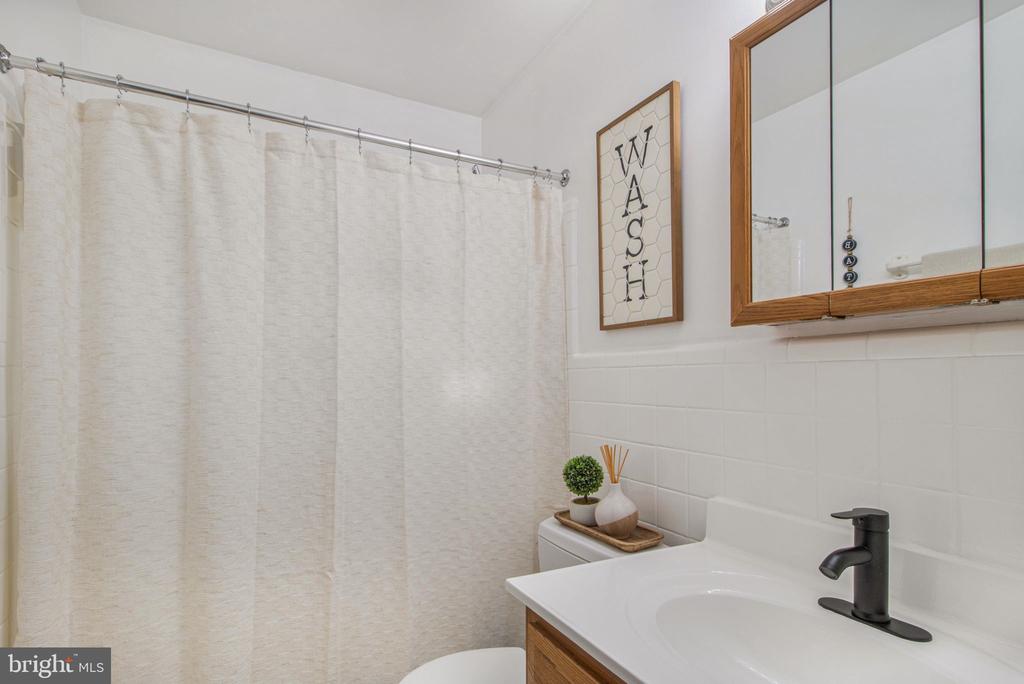 9576 DEER HOLLOW LANE, WARRENTON, Virginia 20186, 2 Bedrooms Bedrooms, ,1 BathroomBathrooms,Residential,9576 DEER HOLLOW LANE,VAFQ2016528 MLS # VAFQ2016528