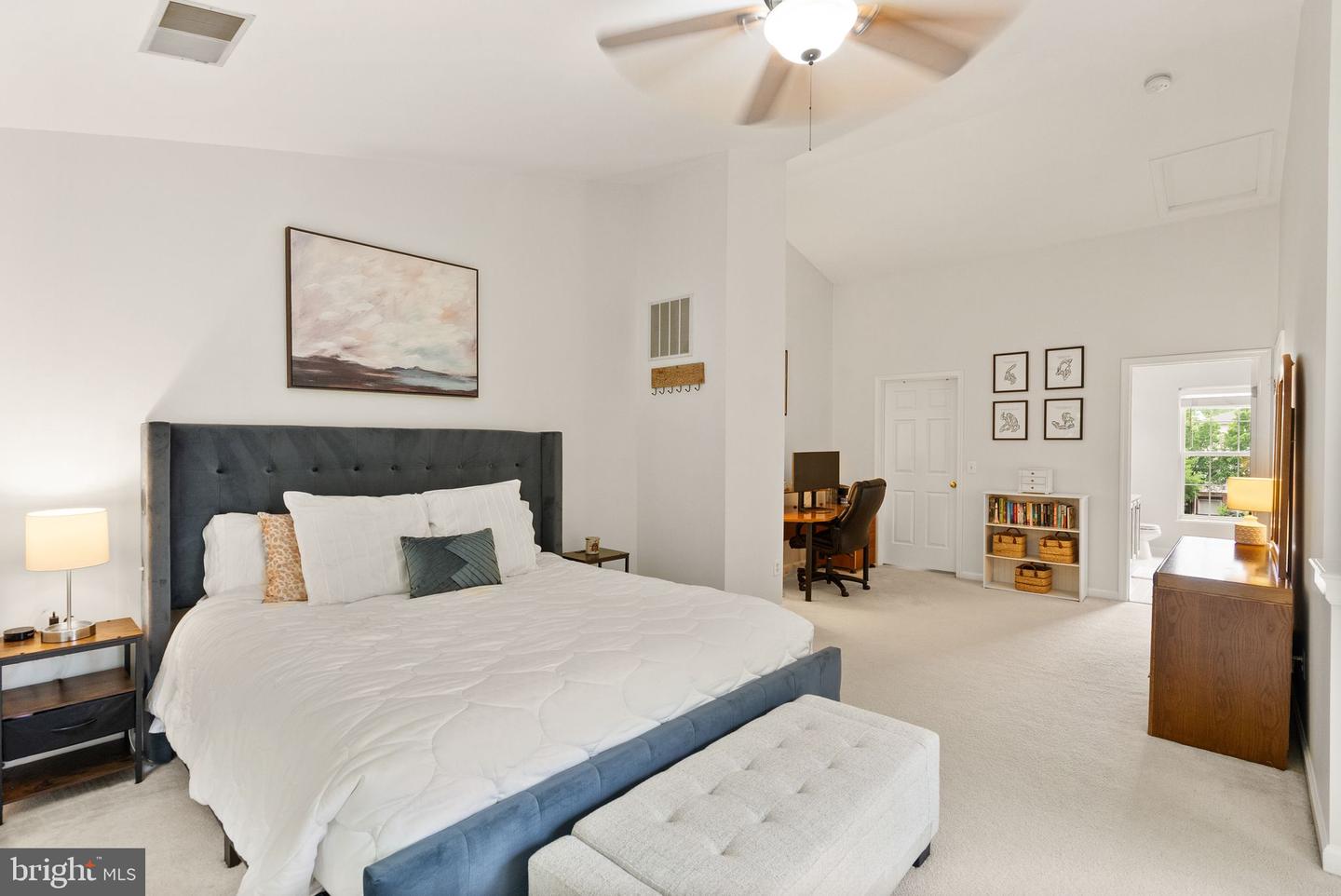 4270 WHEELED CAISSON SQ, FAIRFAX, Virginia 22033, 2 Bedrooms Bedrooms, ,2 BathroomsBathrooms,Residential,For sale,4270 WHEELED CAISSON SQ,VAFX2240546 MLS # VAFX2240546