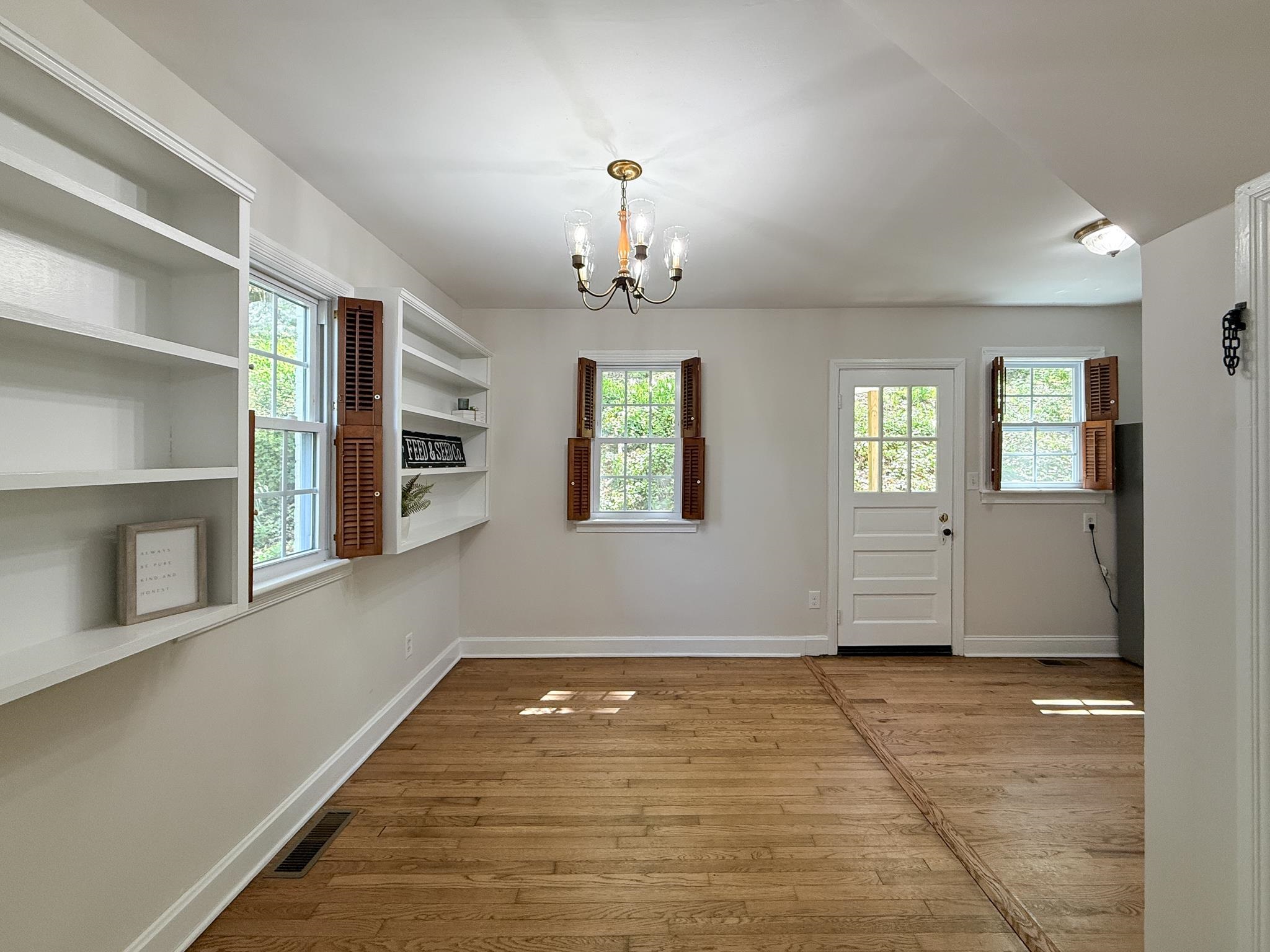 490 MOUNTAIN VIEW DR, STAUNTON, Virginia 24401, 3 Bedrooms Bedrooms, ,2 BathroomsBathrooms,Residential,490 MOUNTAIN VIEW DR,663698 MLS # 663698