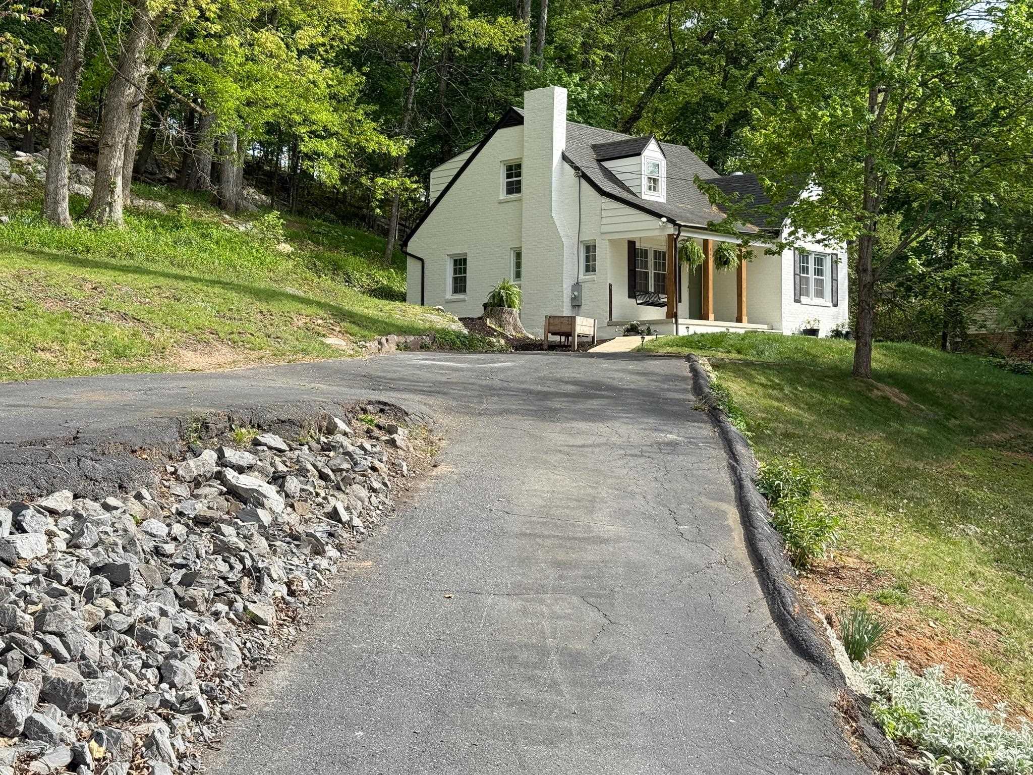 490 MOUNTAIN VIEW DR, STAUNTON, Virginia 24401, 3 Bedrooms Bedrooms, ,2 BathroomsBathrooms,Residential,490 MOUNTAIN VIEW DR,663698 MLS # 663698