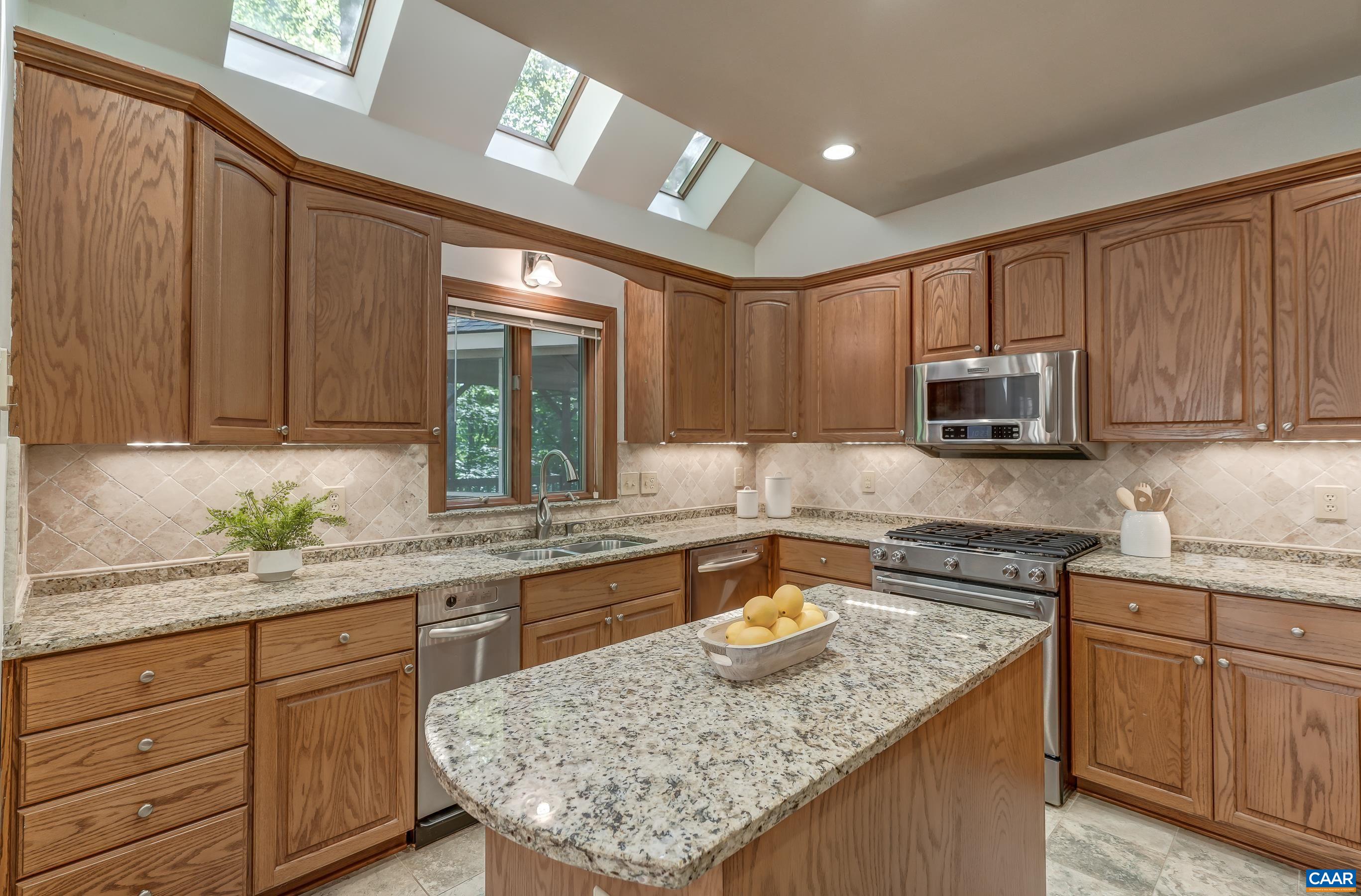 Large island worksurface.