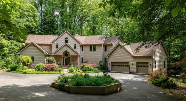 Secluded mountainside retreat overlooking the 7th tee of the Stoney Creek Golf Course.