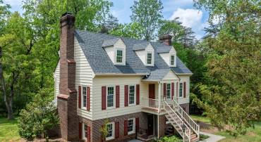 Charming home with only one owner in the Murray School District!