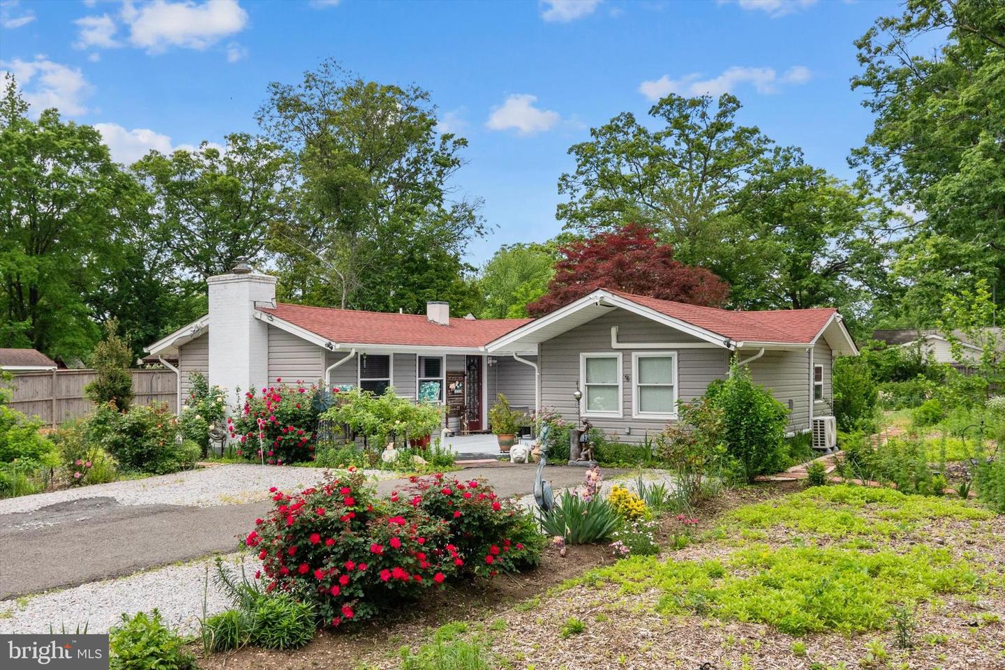 10412 MIDWAY LN, LORTON, Virginia 22079, 3 Bedrooms Bedrooms, ,2 BathroomsBathrooms,Residential,For sale,10412 MIDWAY LN,VAFX2240658 MLS # VAFX2240658