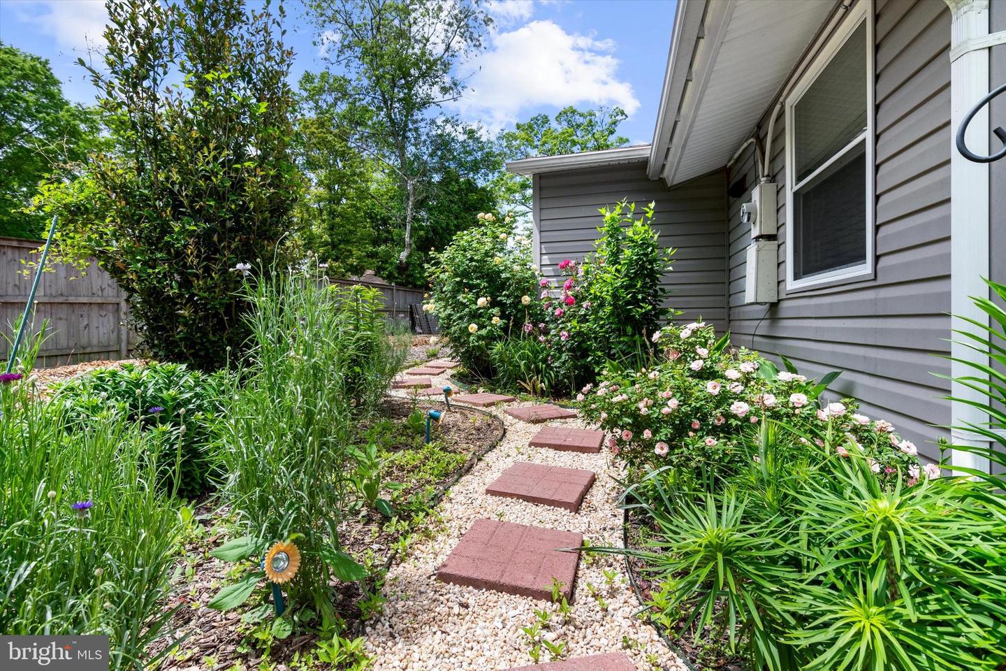 10412 MIDWAY LN, LORTON, Virginia 22079, 3 Bedrooms Bedrooms, ,2 BathroomsBathrooms,Residential,For sale,10412 MIDWAY LN,VAFX2240658 MLS # VAFX2240658