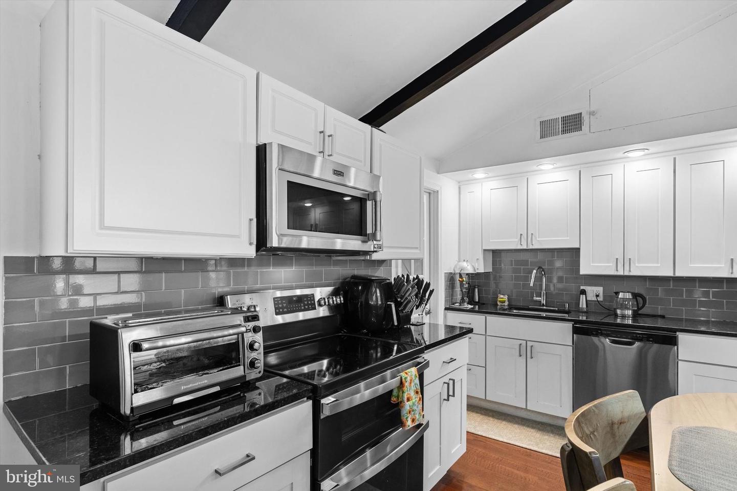 10412 MIDWAY LN, LORTON, Virginia 22079, 3 Bedrooms Bedrooms, ,2 BathroomsBathrooms,Residential,For sale,10412 MIDWAY LN,VAFX2240658 MLS # VAFX2240658