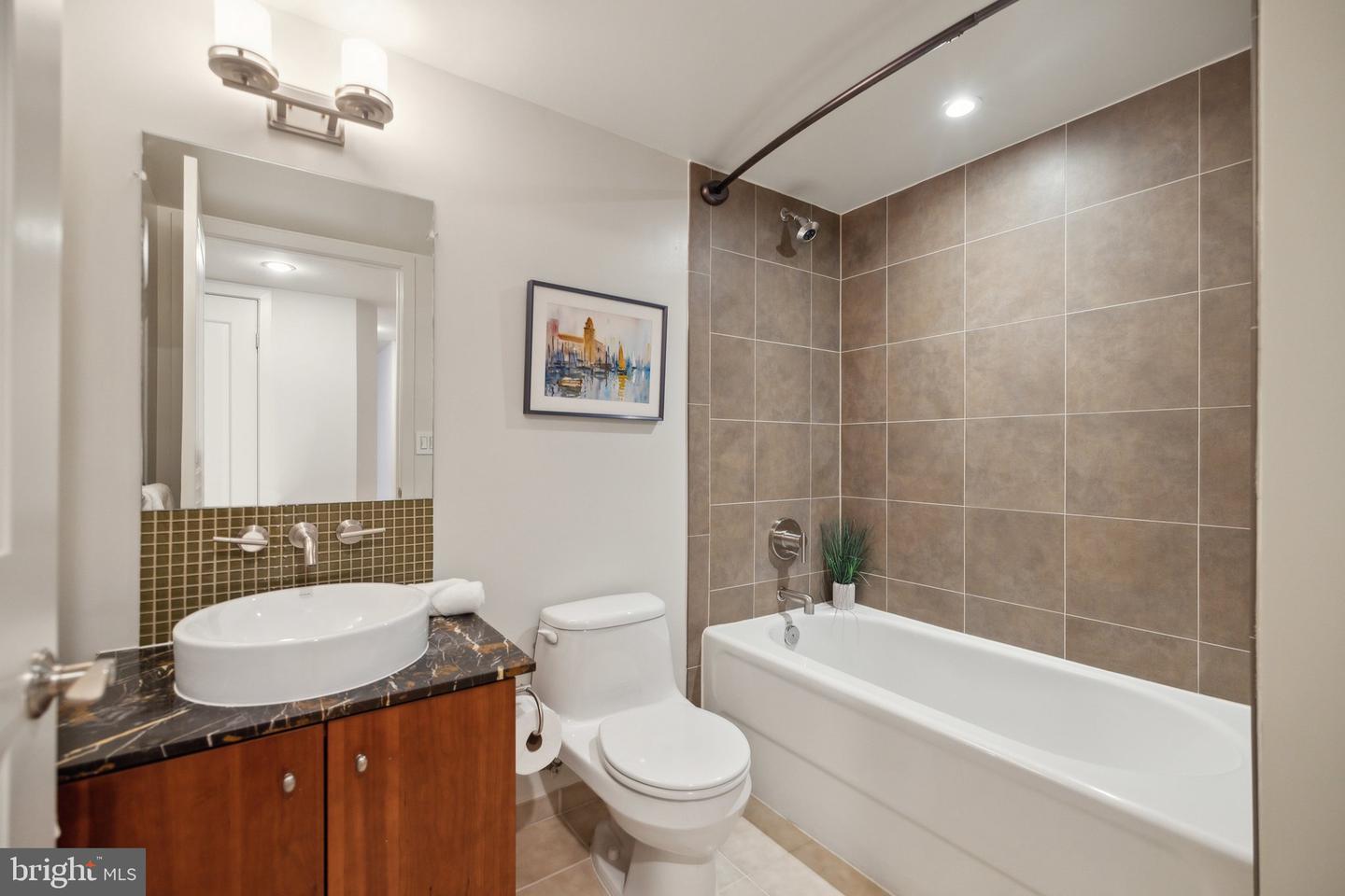 1025 1ST ST SE #716, WASHINGTON, District Of Columbia 20003, 2 Bedrooms Bedrooms, ,2 BathroomsBathrooms,Residential,For sale,1025 1ST ST SE #716,DCDC2200598 MLS # DCDC2200598
