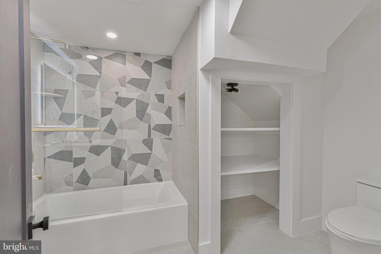 6007 4TH ST NW, WASHINGTON, District Of Columbia 20011, 4 Bedrooms Bedrooms, ,2 BathroomsBathrooms,Residential,For sale,6007 4TH ST NW,DCDC2200602 MLS # DCDC2200602