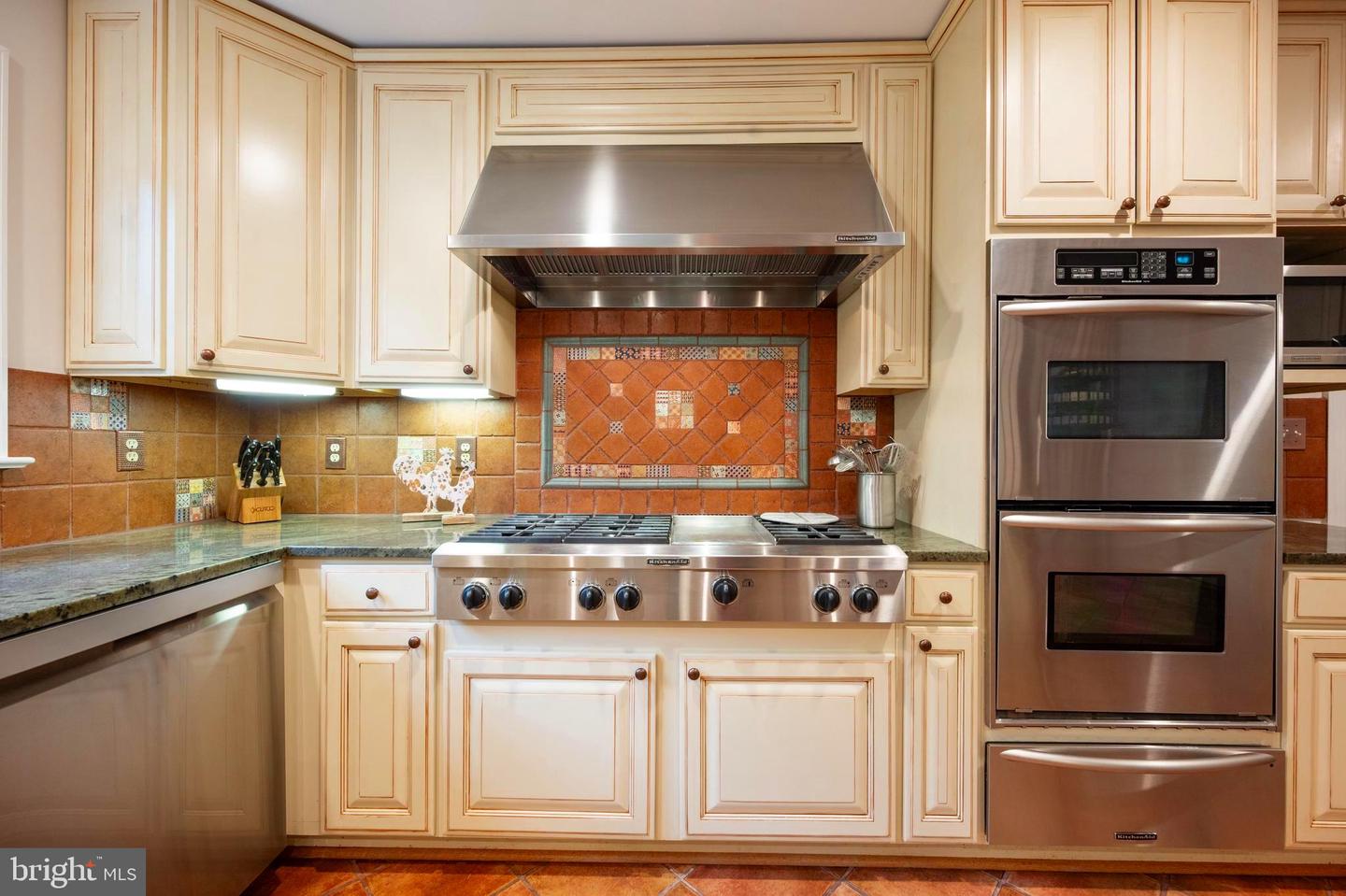 902 EMERALD DR, ALEXANDRIA, Virginia 22308, 7 Bedrooms Bedrooms, ,5 BathroomsBathrooms,Residential,For sale,902 EMERALD DR,VAFX2240884 MLS # VAFX2240884