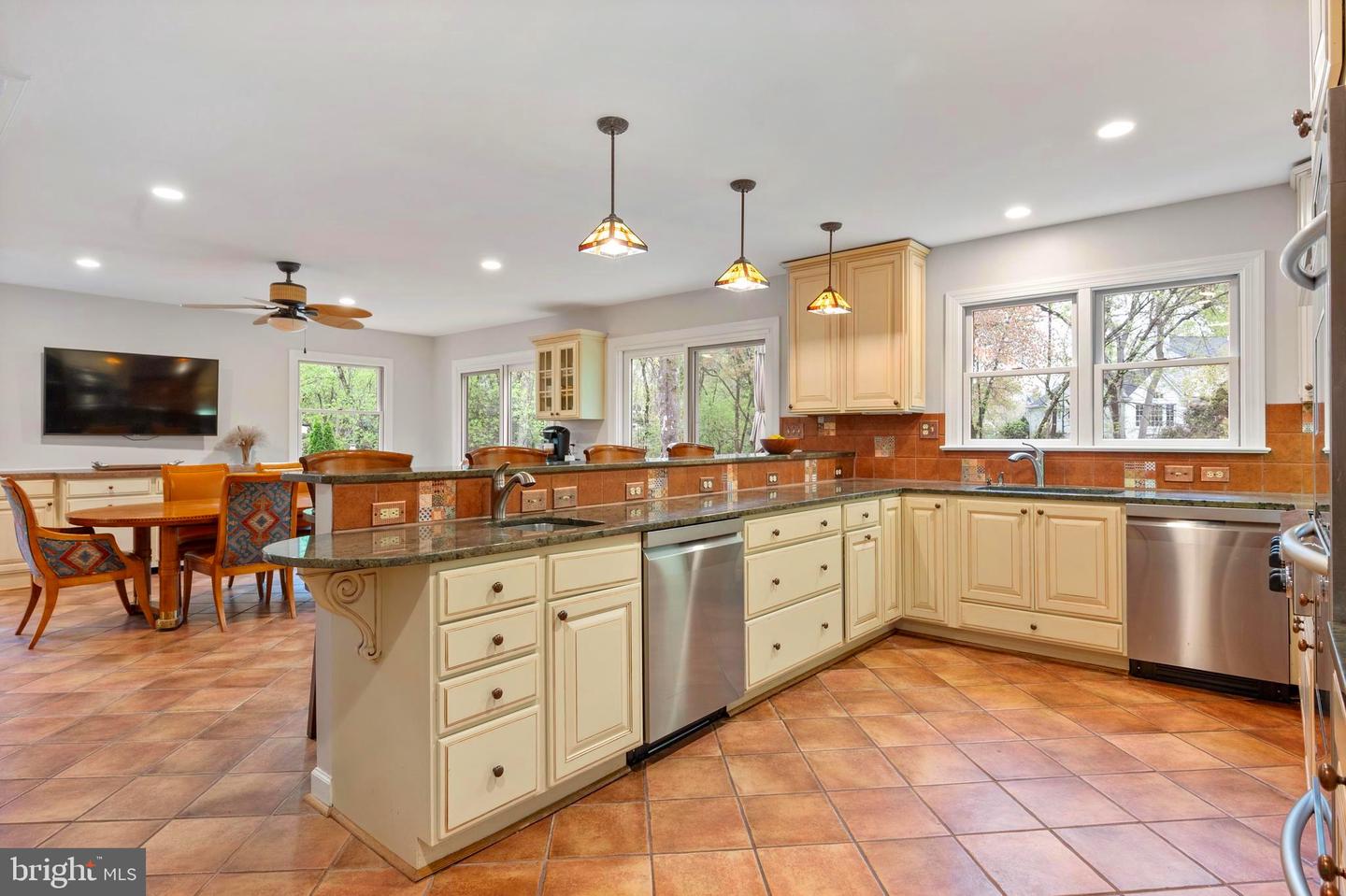 902 EMERALD DR, ALEXANDRIA, Virginia 22308, 7 Bedrooms Bedrooms, ,5 BathroomsBathrooms,Residential,For sale,902 EMERALD DR,VAFX2240884 MLS # VAFX2240884