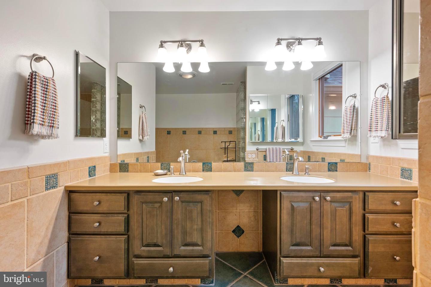 902 EMERALD DR, ALEXANDRIA, Virginia 22308, 7 Bedrooms Bedrooms, ,5 BathroomsBathrooms,Residential,For sale,902 EMERALD DR,VAFX2240884 MLS # VAFX2240884