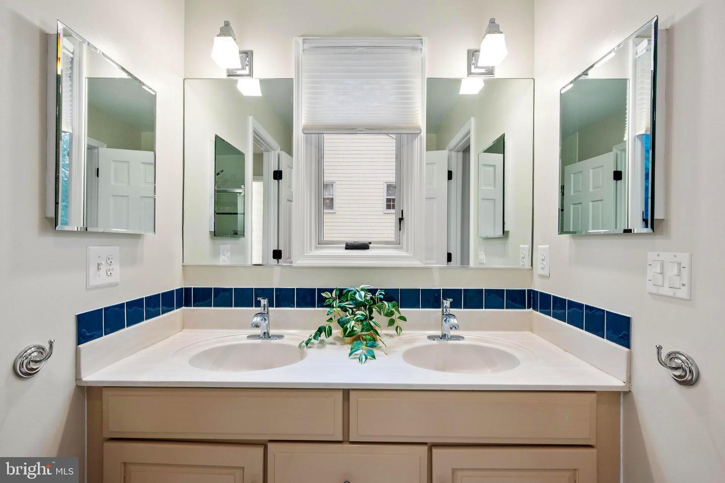 902 EMERALD DR, ALEXANDRIA, Virginia 22308, 7 Bedrooms Bedrooms, ,5 BathroomsBathrooms,Residential,For sale,902 EMERALD DR,VAFX2240884 MLS # VAFX2240884