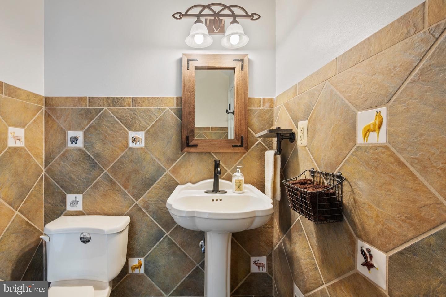 902 EMERALD DR, ALEXANDRIA, Virginia 22308, 7 Bedrooms Bedrooms, ,5 BathroomsBathrooms,Residential,For sale,902 EMERALD DR,VAFX2240884 MLS # VAFX2240884