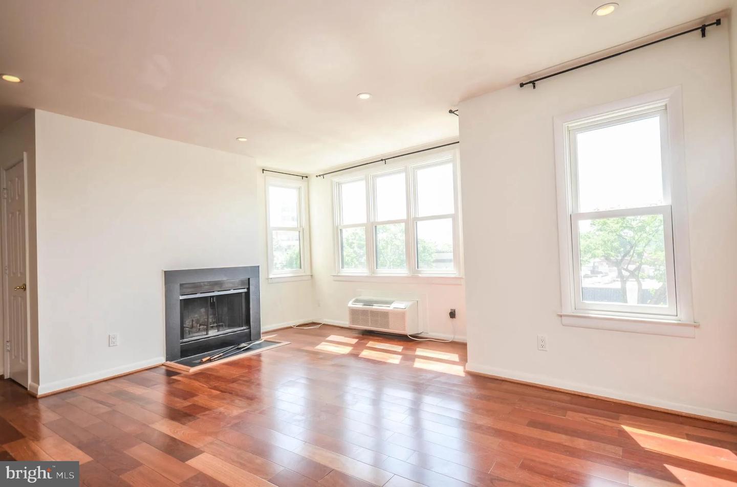 3217 WISCONSIN AVE NW #3B, WASHINGTON, District Of Columbia 20016, ,1 BathroomBathrooms,Residential,For sale,3217 WISCONSIN AVE NW #3B,DCDC2200624 MLS # DCDC2200624