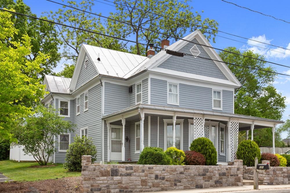 121 S CENTRAL ST, BROADWAY, Virginia 22815, 4 Bedrooms Bedrooms, ,2 BathroomsBathrooms,Residential,121 S CENTRAL ST,664535 MLS # 664535