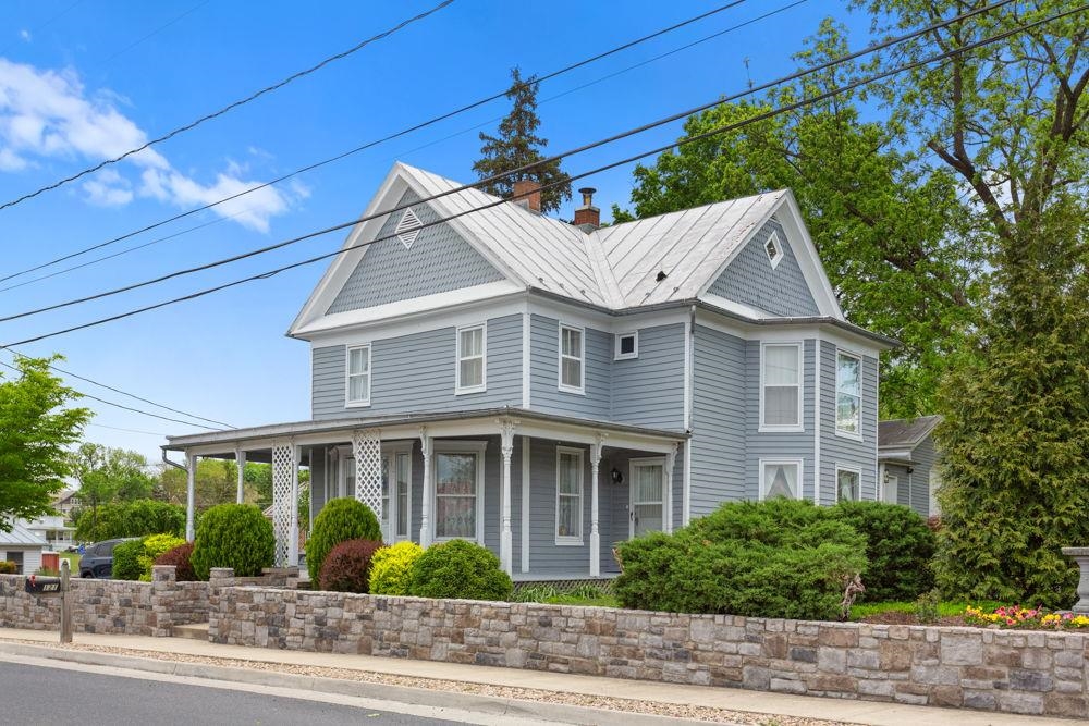 121 S CENTRAL ST, BROADWAY, Virginia 22815, 4 Bedrooms Bedrooms, ,2 BathroomsBathrooms,Residential,121 S CENTRAL ST,664535 MLS # 664535