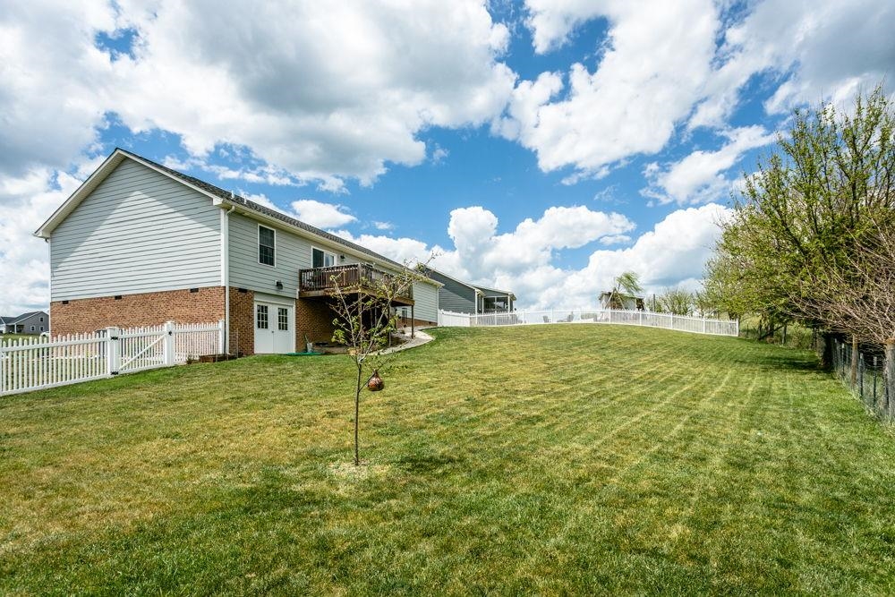 305 COYOTE RUN, BROADWAY, Virginia 22815, 3 Bedrooms Bedrooms, ,2 BathroomsBathrooms,Residential,305 COYOTE RUN,664536 MLS # 664536