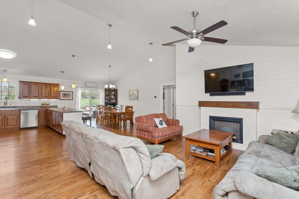 open to kitchen/dining
