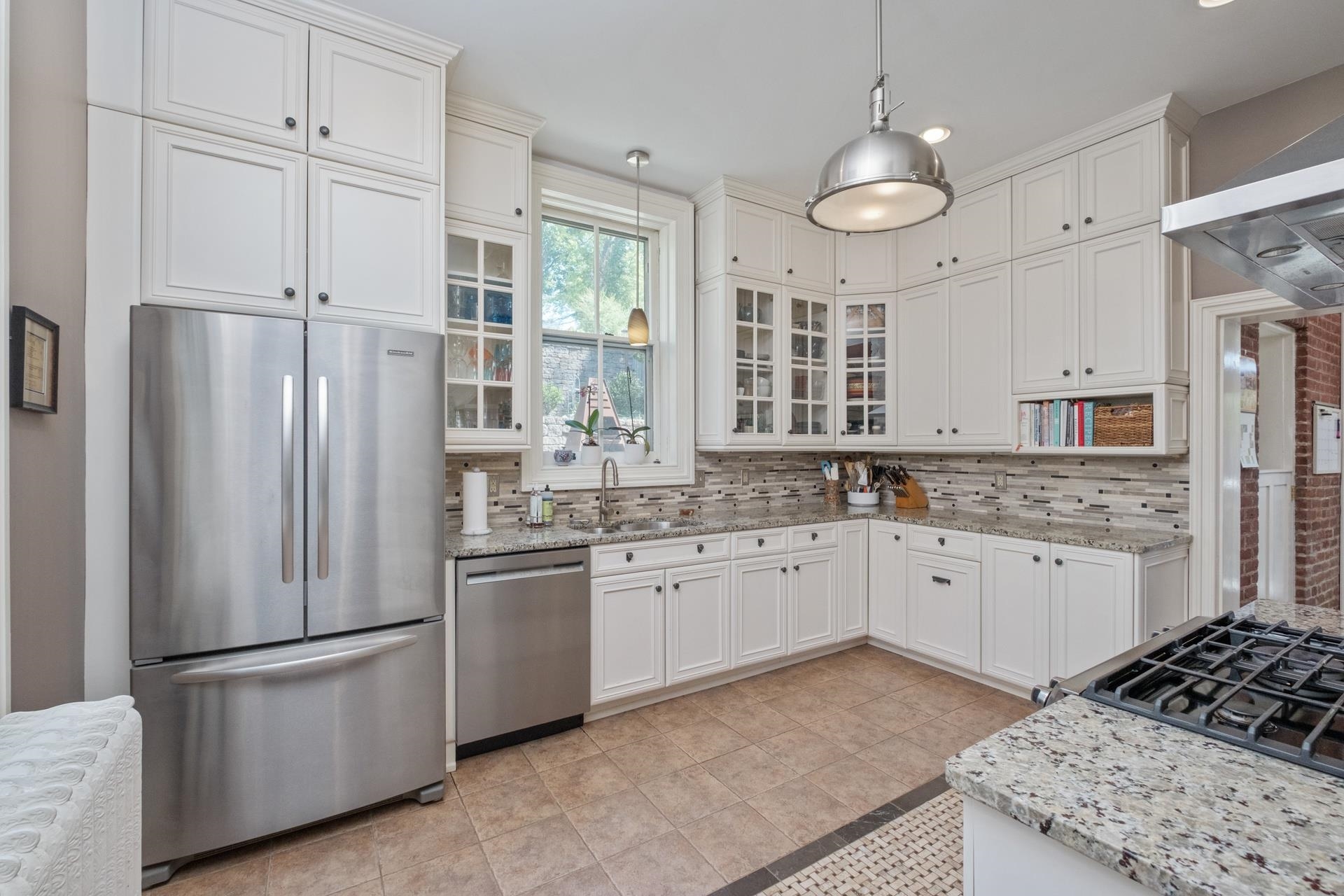 815 W BEVERLEY ST, STAUNTON, Virginia 24401, 4 Bedrooms Bedrooms, ,3 BathroomsBathrooms,Residential,815 W BEVERLEY ST,664550 MLS # 664550