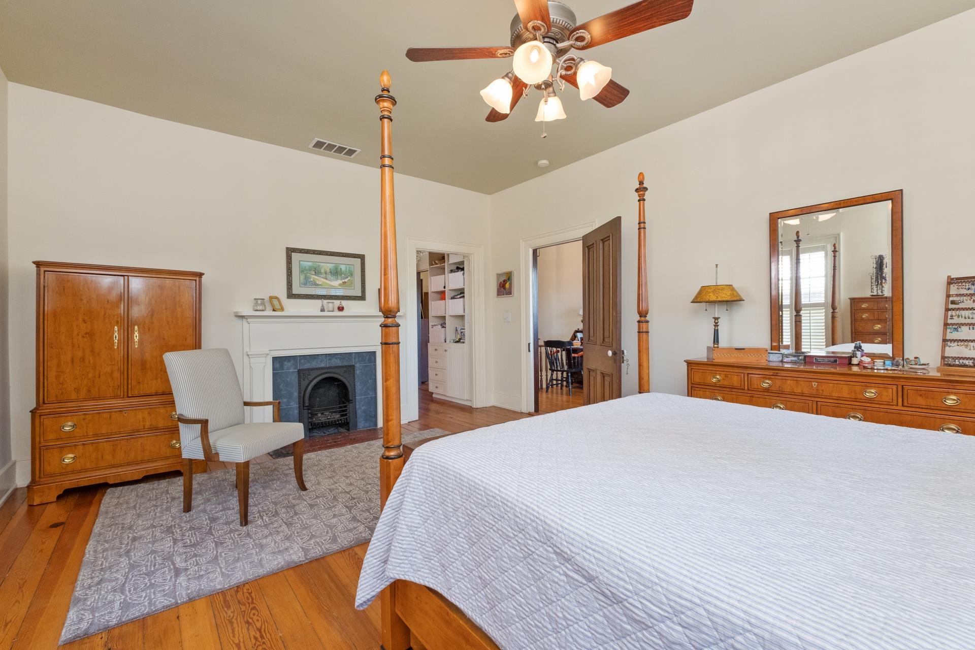 815 W BEVERLEY ST, STAUNTON, Virginia 24401, 4 Bedrooms Bedrooms, ,3 BathroomsBathrooms,Residential,815 W BEVERLEY ST,664550 MLS # 664550