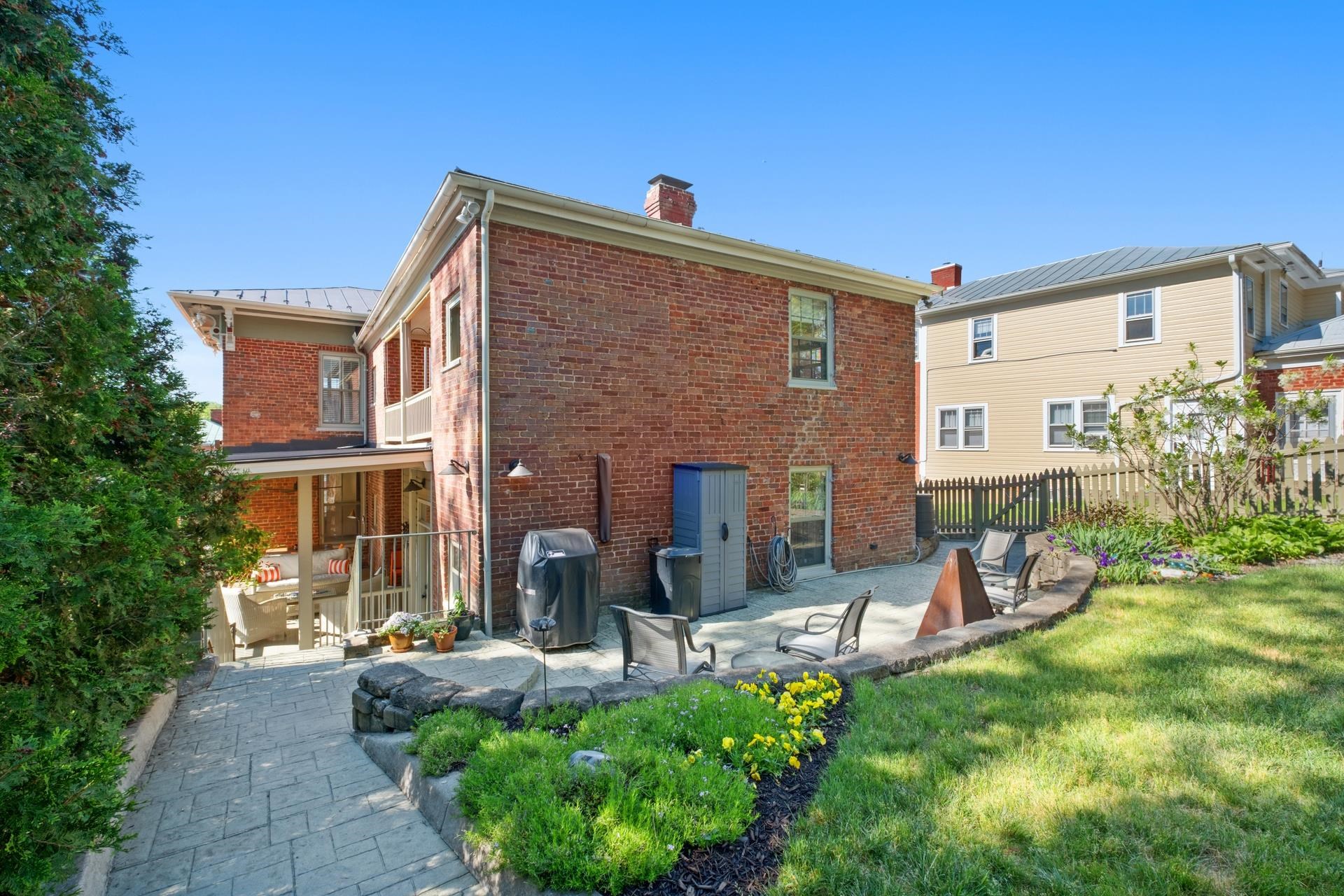 815 W BEVERLEY ST, STAUNTON, Virginia 24401, 4 Bedrooms Bedrooms, ,3 BathroomsBathrooms,Residential,815 W BEVERLEY ST,664550 MLS # 664550