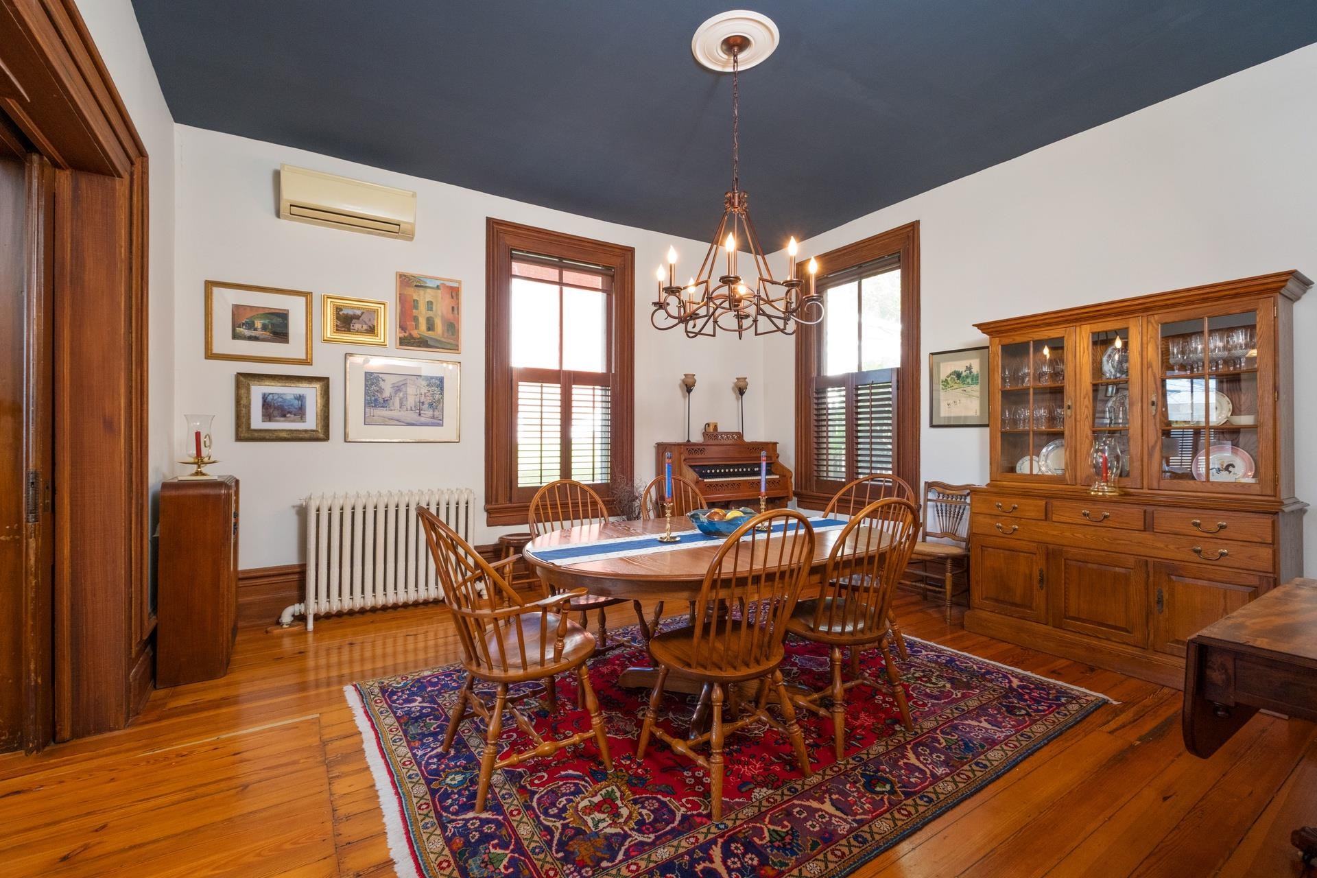 815 W BEVERLEY ST, STAUNTON, Virginia 24401, 4 Bedrooms Bedrooms, ,3 BathroomsBathrooms,Residential,815 W BEVERLEY ST,664550 MLS # 664550