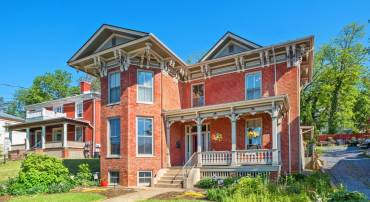 815 W BEVERLEY ST, STAUNTON, Virginia 24401, 4 Bedrooms Bedrooms, ,3 BathroomsBathrooms,Residential,815 W BEVERLEY ST,664550 MLS # 664550